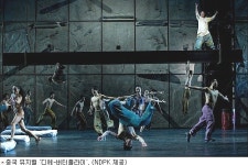 공연장에 살아있는 나비 500마리가 날아오르다