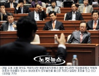 與 비정규직법 시행 2년 유예-지원금 1조 지원 제의