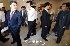 비정규직법 대립