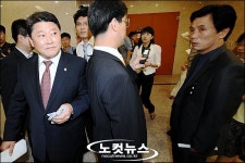 비정규직법 대립