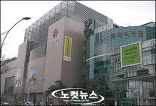 부산 대형유통점들, 지역사회 기여도는?