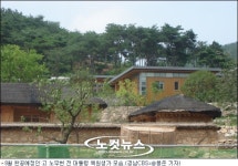 장맛비 속에서도 봉하마을 참배객 줄이어