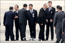 북측 조문단 김포공항 도착