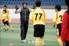 홍명보와 전라북도 정읍 유소년 축구단