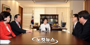 동교동 찾은 정몽준 대표