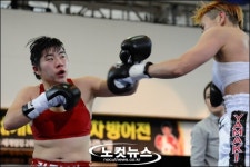 주먹 날리는 여고생 챔프 김단비
