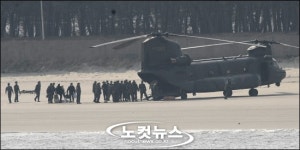 구조함 향하는 대형 헬기