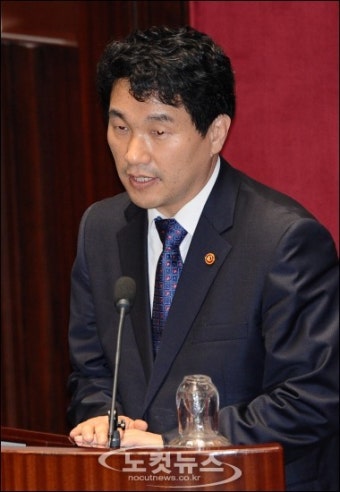 인사말 하는 이주호 신임 교육부 장관
