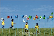 '하늘은 푸르고, 우리는 신나고'