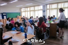 뿌리 찾고 부모님 발 씻고…이색 추석 활동 인기