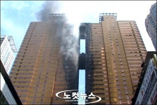 [부산 화재현장] 불길 타오르는 초고층 아파트