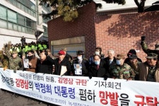 보수단체 YS 자결하라