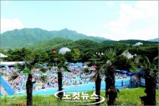 청계산 보며 풍덩…서울랜드 야외수영장 개장