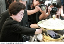이희호 여사, 김대중 평화문화제 참석차 목포 방문