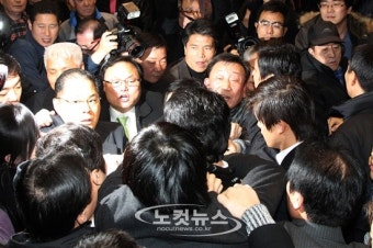 '찬반투표 결과 발표해라!' 난장판 임시전국대의원대회