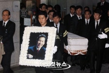 [김근태 별세]장례식장 나서는 故 김근태 상임고문