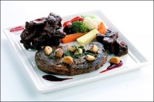 연인과 향긋한 와인 한잔…부럽죠