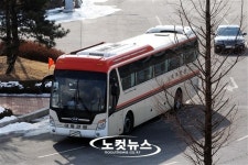 방문 마치고 입경