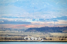 황해도 지역에 걸린 인공기