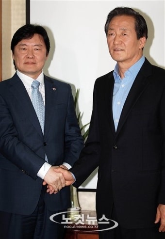 악수하는 정몽준-노환규 의협회장