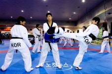 훈련하는 태권도 국가대표 선수들
