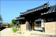 툇마루 앉으니 글 읽는 소리 들리는듯