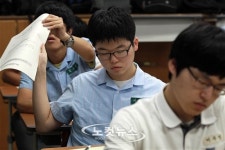 수능 앞두고 마지막 모의고사