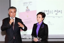 강금실 前장관 출판기념회 축사하는 문재인