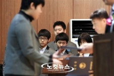 졸업장 수여, 학생들의 기분은?