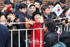 삼성동 지역주민과 인사하는 박근혜 대통령