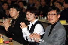 박수로 시작된 전국교직원노동조합 출범식