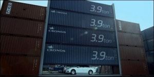 쉐보레 말리부, 차 지붕에 컨테이너 4개 올렸더니…