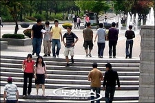대학생 32% 전쟁 나면 참전하겠다…해외도피도 12%