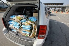 비상물품 싣고 대기