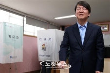 상계9동주민센터서 투표하는 안철수 후보