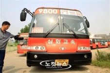 문 걸어잠그는 삼화고속 직원