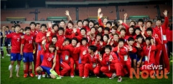 북한 女 축구대표팀, 동아시안컵 우승 후 출국