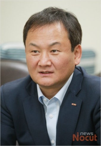 [스토커 20화] 유재학 감독, 손 대신 발로 한 농구