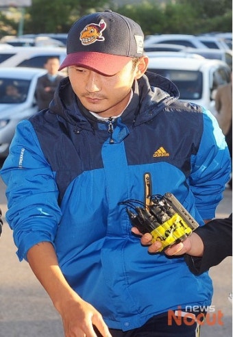 '음주 폭행 시비' 이천수, 피의자 신분 경찰서 출석