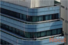 [단독] 동양증권 빌딩 14층서 여성 투신 시도 중(1보)