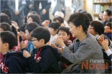 박 대통령, 성탄절 맞아 아동보호시설 방문