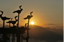 푸드덕~ 솟대의 희망 날갯짓, 화들짝~ 호수의 속살 들췄네