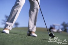 대법, 골프장 캐디 징계는 노조법 요건 따라야