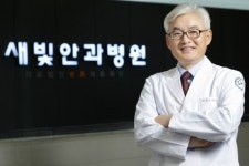 새빛안과병원 저소득층 무료 백내장 수술 지원