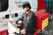 13년간 남몰래 선행…어느 집배원의 선물