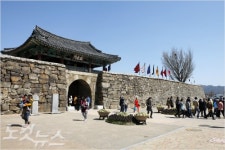 교황 방문 서산 해미읍성 관광객 몰려