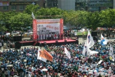 민주노총 부산본부, 부산역서 대규모 세월호 촛불집회