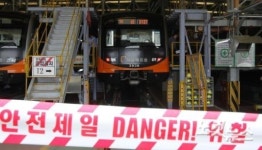 수서차량기지에 입고된 도곡역 화재 열차