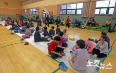 대진초등학교로 대피한 명파리 주민들