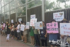 초등학교 바로 옆에 웬 맥드라이브 매장?
